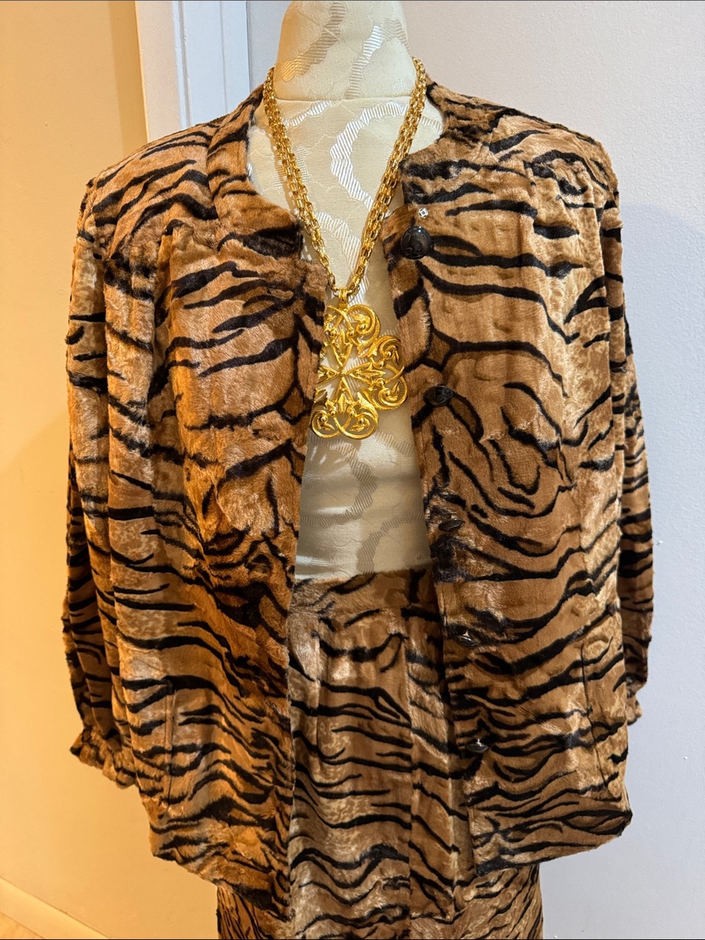 Vintage Tiger Print Velvet Fur 2 pc Jacket Skirt Lined Button Zip Suit Japan